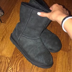 Short black UGG boots